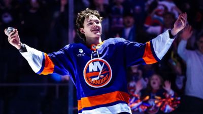 Schaefer, 18, becomes youngest defenseman with multigoal game - ESPN