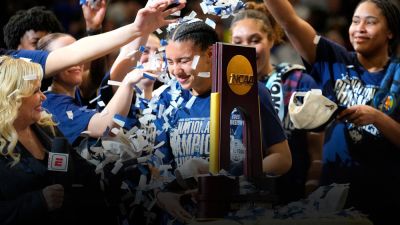 UConn consensus favorite to win women's basketball title - ESPN