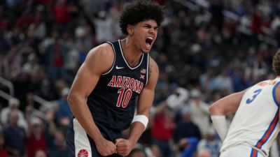 Freshman Koa Peat leads Arizona past reigning NCAA champion Florida - ESPN