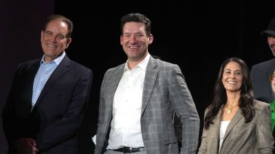 Tony Romo's awkward noises during NFL broadcast draws criticism