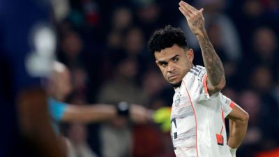 Bayern's Luis Díaz gets 2 goals, red card in 1st half vs. PSG - ESPN