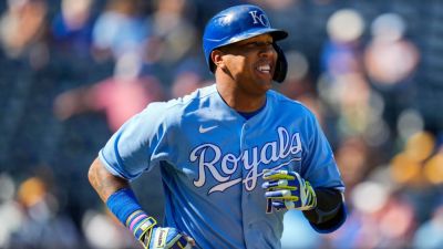 Salvador Perez agrees to a two-year contract to remain with the Royals - ESPN