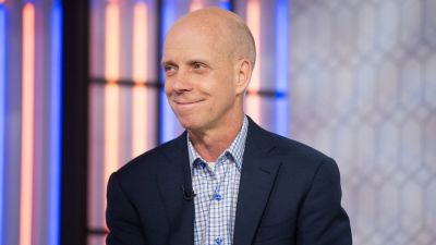 Olympic gold medalist Scott Hamilton opens up about brain cancer fight, bringing hope with annual fundraiser