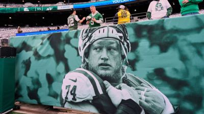 Jets honor late Nick Mangold with on-field tribute before game - ESPN