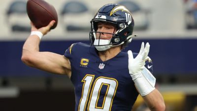Justin Herbert - Trey Lance - Justin Herbert suffers break in left hand during Chargers' win - ESPN - espn.com - county Eagle - Los Angeles