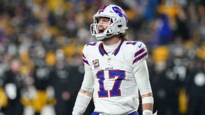 Bills' Josh Allen sets NFL record for rushing TDs by a quarterback - ESPN