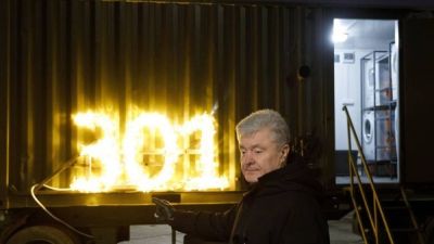 Poroshenko sends six more laundry and shower complexes to the front line - en.interfax.com.ua - Ukraine