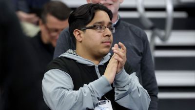 Viral student manager Amir Khan transfers back to McNeese - ESPN