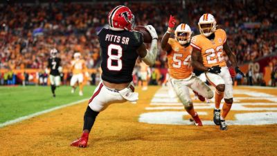 Pitts in Sharpe's company with rare 3-TD night in Falcons' win - ESPN