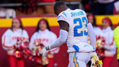 Chargers' Tony Jefferson ejected, makes obscene gesture - ESPN