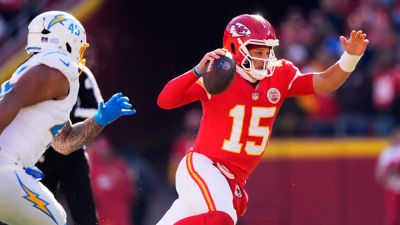 Patrick Mahomes - Charlie Riedel - Patrick Mahomes suffers brutal knee injury as Chiefs eliminated from playoff contention - foxnews.com - Los Angeles - state Missouri - county Patrick