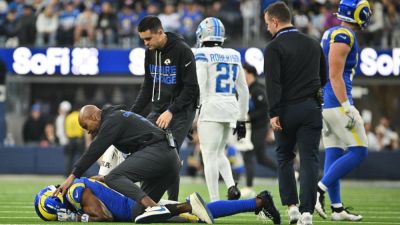 Rams WR Davante Adams exits with hamstring injury - ESPN