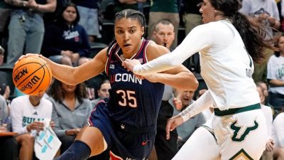 Undefeated UConn keeps top spot in AP Top 25 women's poll - ESPN - espn.com - New York - state Tennessee - state North Carolina - state Texas - state California - state Michigan - state Iowa - state South Carolina - state Oklahoma - state Maryland