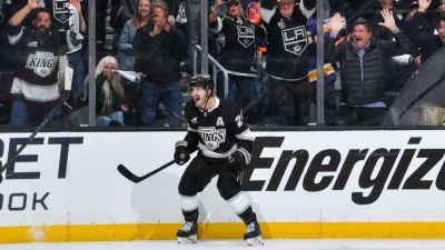 Veteran Phillip Danault returns to Canadiens in trade with Kings - ESPN