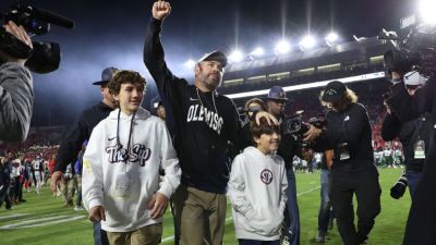 Ole Miss bounces Tulane in first CFP test without Lane Kiffin - ESPN