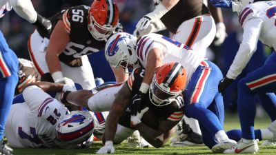 Browns standout rookie RB Quinshon Judkins (leg) carted off - ESPN - espn.com