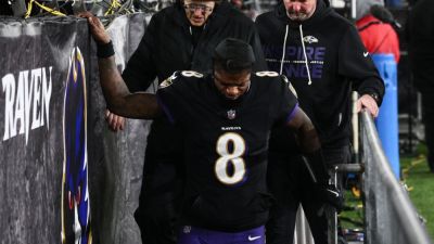 Ravens QB Lamar Jackson exits loss to Pats with back injury - ESPN