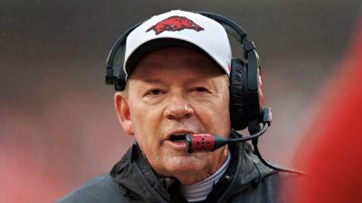 Sources: North Carolina works toward hiring Bobby Petrino as OC - ESPN