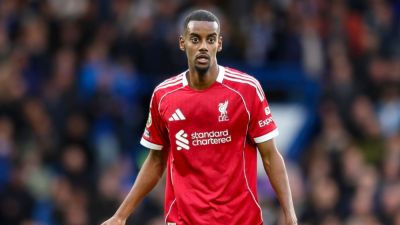Liverpool's Alexander Isak out indefinitely after surgery - ESPN
