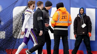 Kevin Oconnell - Bay - J.J.Maccarthy - Vikings' J.J. McCarthy out vs. Lions with hairline fracture in hand - ESPN - espn.com - New York - state Minnesota - county Harris