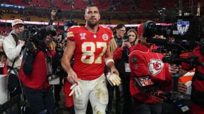 Emotional Kelce praises Chiefs after possible last game at Arrowhead - ESPN