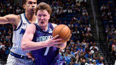 Hornets' Knueppel limps off with ankle injury; X-rays negative - ESPN