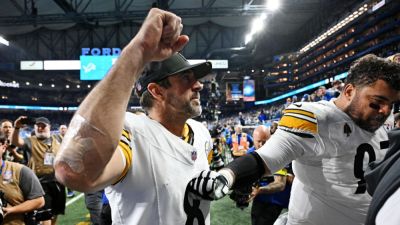 Aaron Rodgers, Baker Mayfield among those chasing bonus millions - ESPN