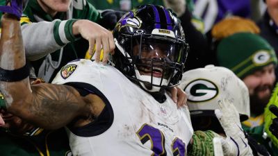Derrick Henry - Nick Wright - Lamar Jackson - Tyler Huntley - Ravens ride Derrick Henry's four touchdowns to keep playoff hopes alive - foxnews.com - state Wisconsin - county Green - county Bay