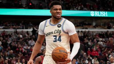 Giannis Antetokounmpo - Giannis Antetokounmpo's late-game dunk nearly causes brawl between Bucks, Bulls players - foxnews.com - county Bucks