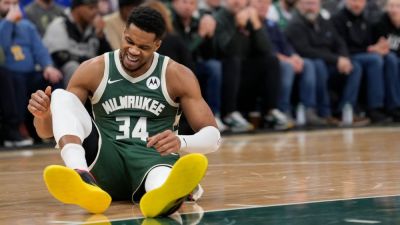 Sources: Bucks' Antetokounmpo out 2 to 4 weeks with calf strain - ESPN