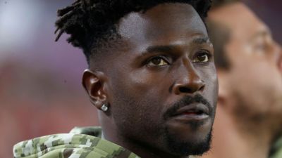Antonio Brown - Antonio Brown eyes case dismissal, cites 'Stand Your Ground' - ESPN - espn.com - Uae - county Miami