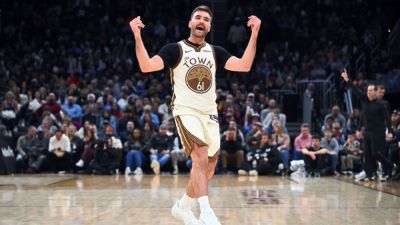 Pat Spencer steps up for short-handed Dubs to power win over Cavs - ESPN