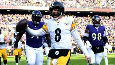 Aaron Rodgers gets terse with reporters as Steelers win after week of noise about team's future