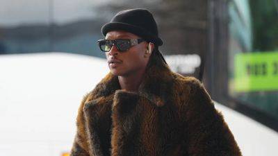 Paul Pierce - Deandre Hopkins - Chiefs' DeAndre Hopkins arrives at Super Bowl LIX wearing late father's coat - foxnews.com - county Eagle - state Tennessee - parish Orleans