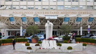 Pope Francis' hospital stay extended due to 'complex clinical picture' - euronews.com - Argentina - Vatican