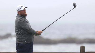 Shane Lowry and Rory McIlroy to duel for title after superb 65s