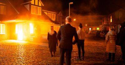Gail Platt - David Platt - Coronation Street fans think ITV's 'revealed' who started horror Platt home fire - manchestereveningnews.co.uk - France - Instagram