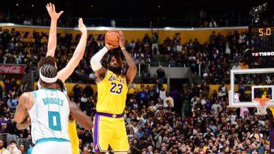Lakers' LeBron James, Luka Doncic say clutch roles go 'both ways' - ESPN