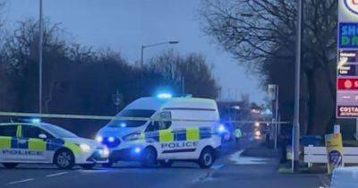 Can I (I) - Body found as police close off road in major ongoing incident - manchestereveningnews.co.uk