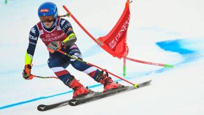 Shiffrin struggles, Brignone takes giant slalom gold in Sestriere - ESPN