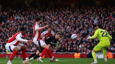 Arsenal title bid on the brink after West Ham loss
