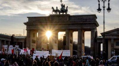 Olaf Scholz - Donald Trump - Germany braces for pivotal elections as parties wrap up campaigns - euronews.com - Germany - Eu