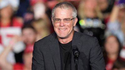 Brett Favre - Donald Trump - Alex Brandon - Brett Favre has 1-word response to Wisconsin gov's proposal that would replace word 'mother' in state law - foxnews.com - state Wisconsin - county Green - county Bay