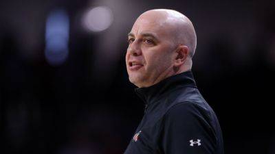 Utah fires men's basketball coach Craig Smith in fourth season - ESPN