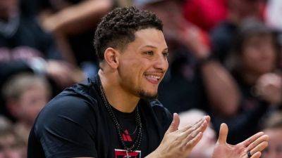 Patrick Mahomes - Nick Wright - Patrick Mahomes' barber reveals story behind star quarterback's viral haircut - foxnews.com - state Texas - county Lubbock