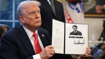 President Trump Calls Wayne Gretzky 'Greatest Canadian,' Makes Him Free Agent So People Aren't Mean To Him
