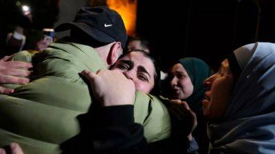 Benjamin Netanyahu - Israel releases 620 Palestinian prisoners in exchange for four bodies of hostages - euronews.com - Egypt - Israel - Palestine - area West Bank