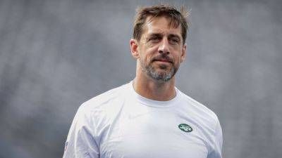 Sources - Giants discussing veteran QBs, including Aaron Rodgers - ESPN