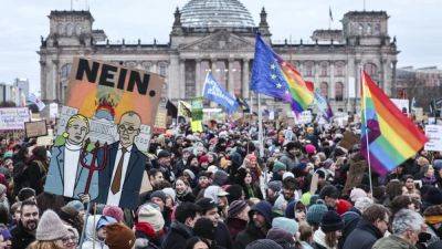 Preserving the firewall: 160,000 demonstrate in Berlin against Friedrich Merz - euronews.com - Germany
