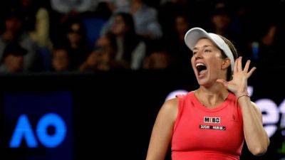 Collins delivers on Australian Open promise of 'five star vacay'